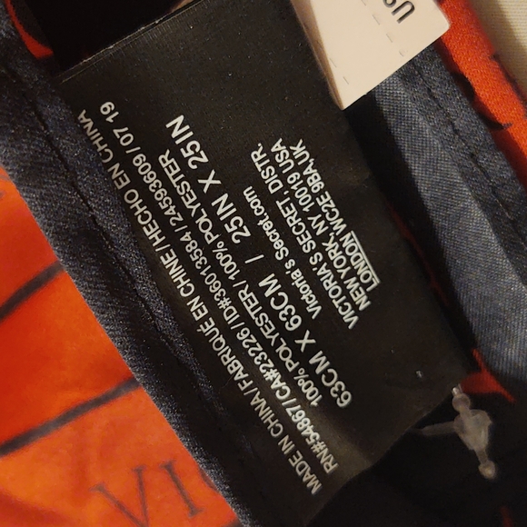 VS The Perfect Scarf - Picture 2 of 6